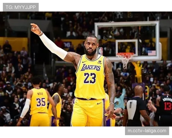 里夫斯独木难砍高分 湖人关键时刻缺乏第二得分点